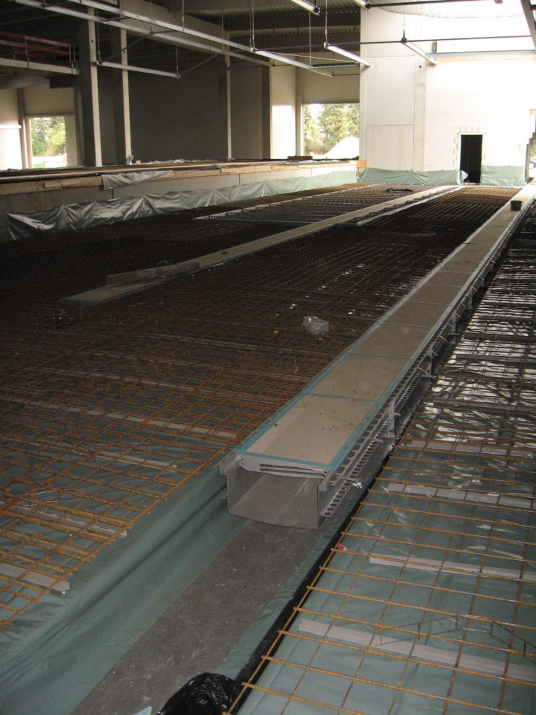 OzFlow slot drain channel before cleaning